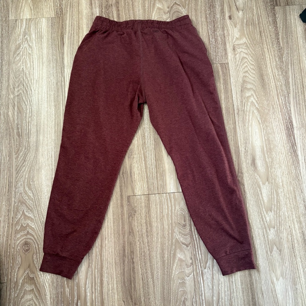 Vuori Dream Knit Performance Jogger in Elderberry Heather - Picture 7 of 9
